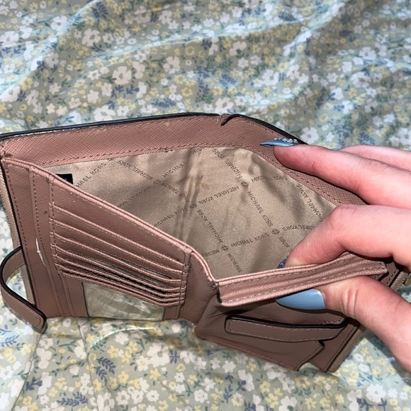 Michael Kors Wallet - Picture 5 of 9